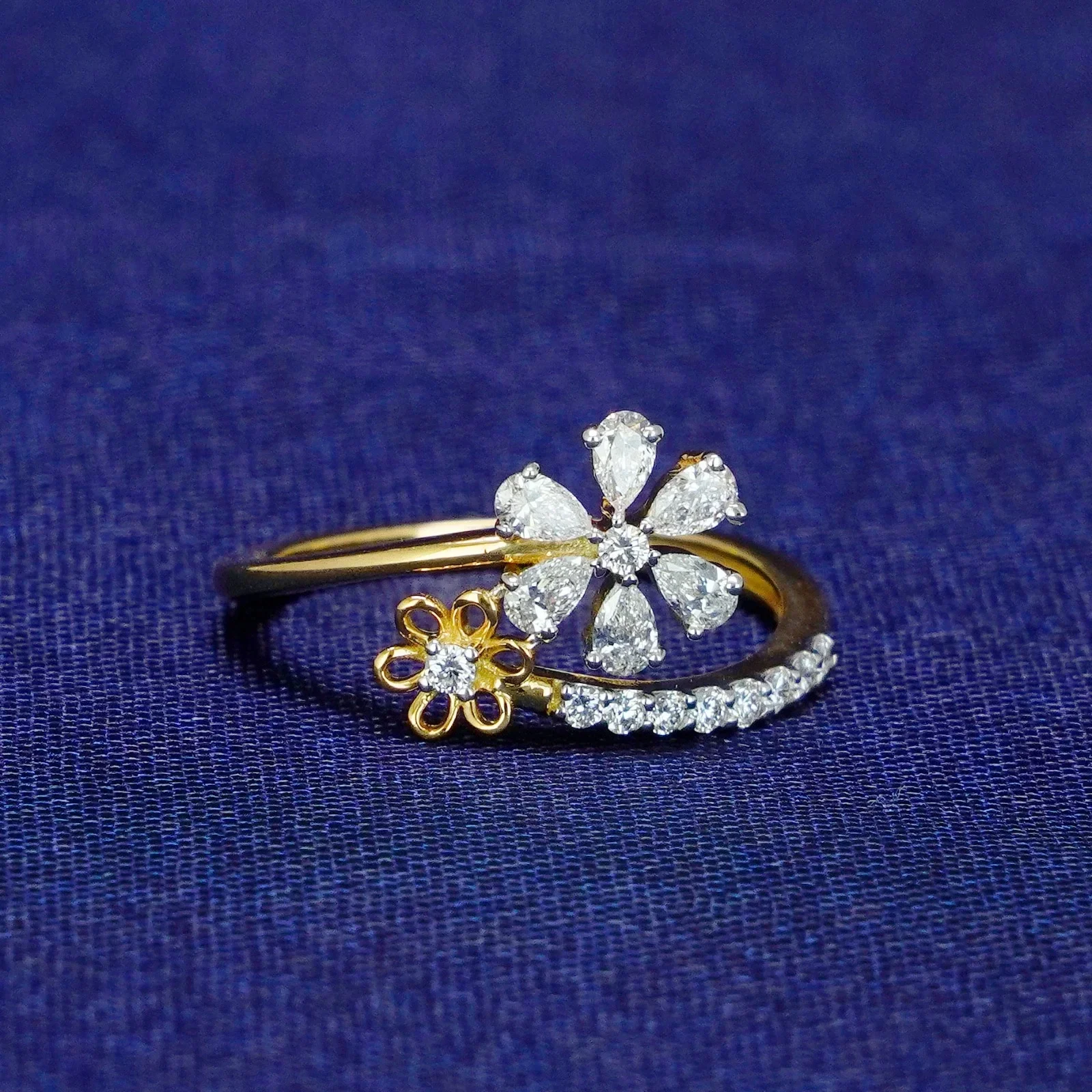 Blooming Ring – lab-grown diamond ring